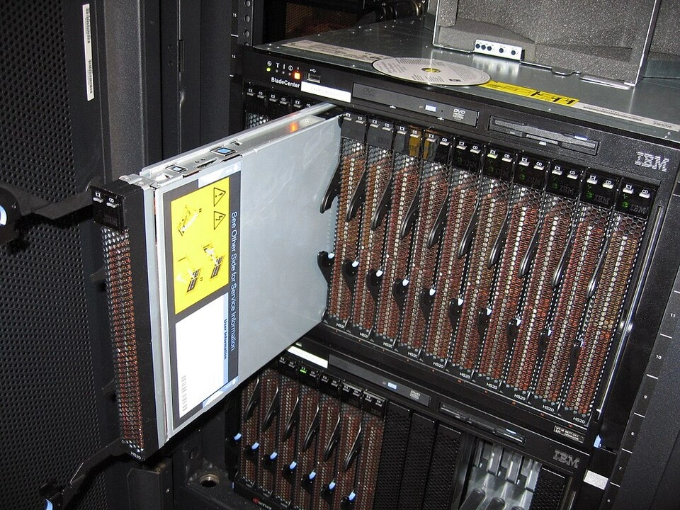 IBM BladeCenter E